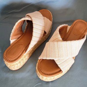 Universal Thread, 8.5, Wedge